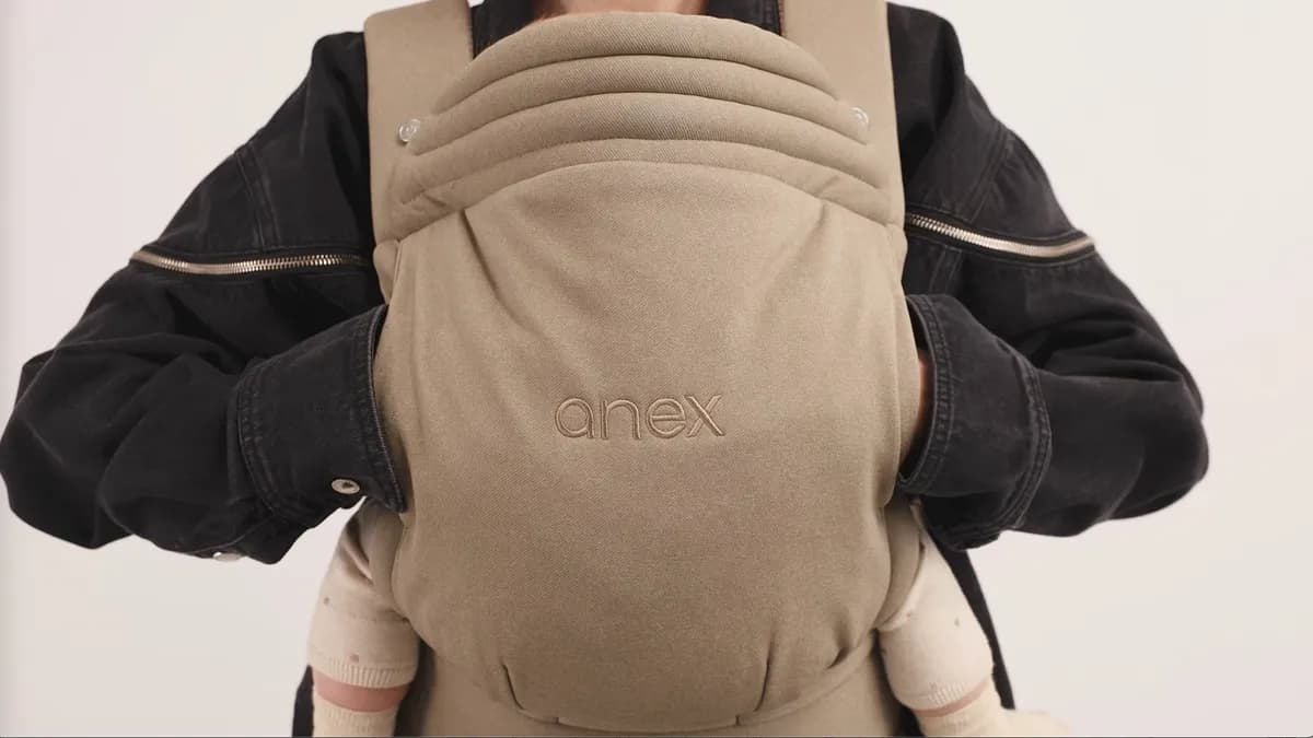 Embrace closeness with front hand pockets