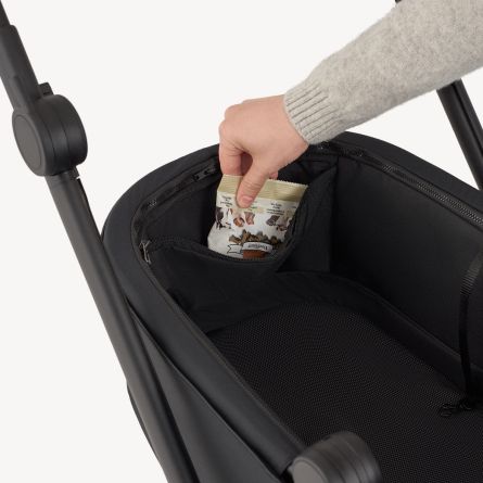 Боковой карман для необходимых мелочей