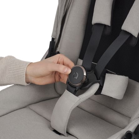 Magnetic buckle and 5 point safety belts