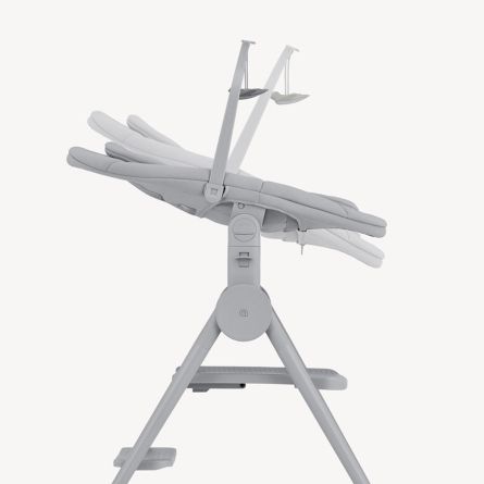 Adjustable recline for newborn seat