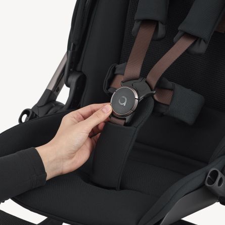 Magnetic buckle and 5 point safety belts