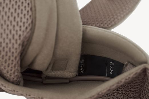 Пластмасова релса и регулатор на ширината