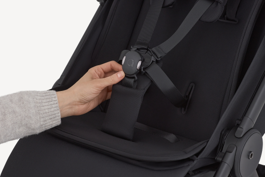 Magnetic buckle and 5-point safety belts
