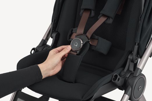 Magnetic buckle and 5 point safety belts