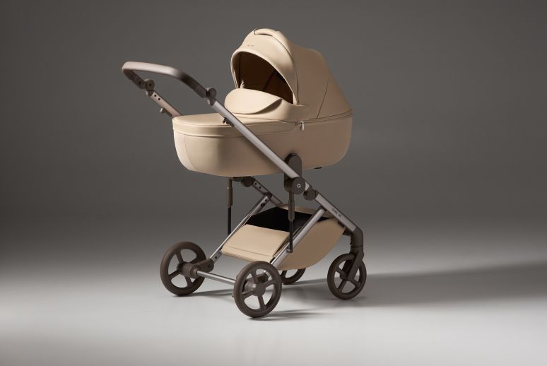 Meet Eli in color: six shades that move with your story