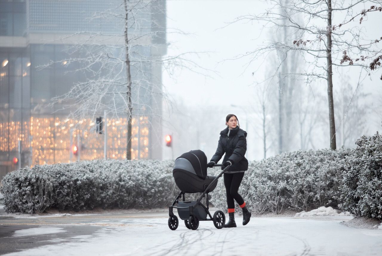 Winter stroller for all-weather walks: reasons why you need Anex m/type