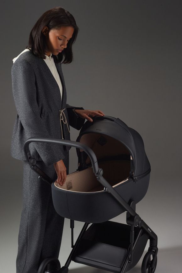 Meet Eli in color: six shades that move with your story